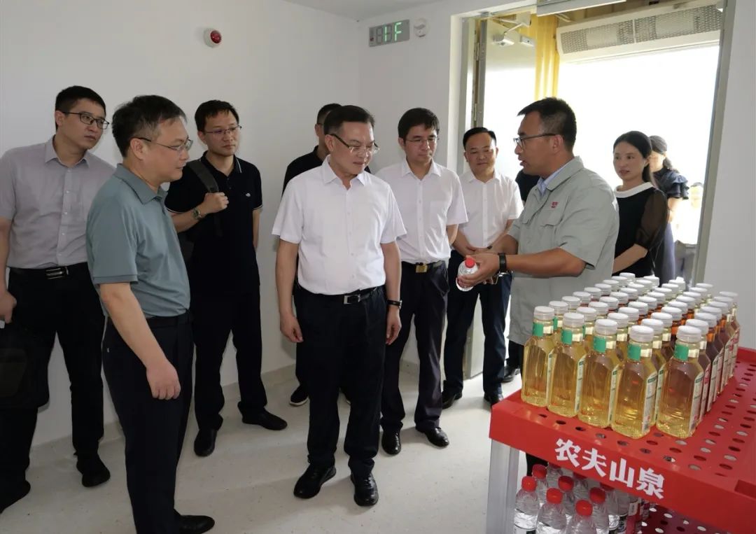 省商务厅厅长沈裕谋来桑调研商务工作