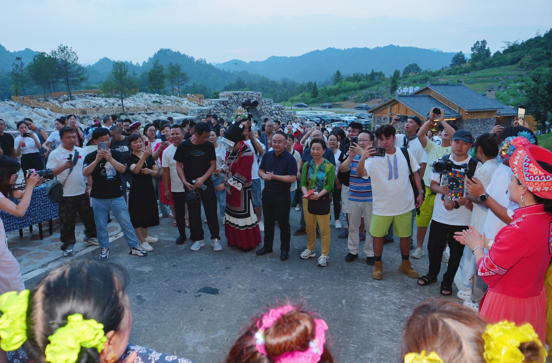 “坐着高铁去桑植”：山城客邂逅土家情 湘渝文旅架新桥
