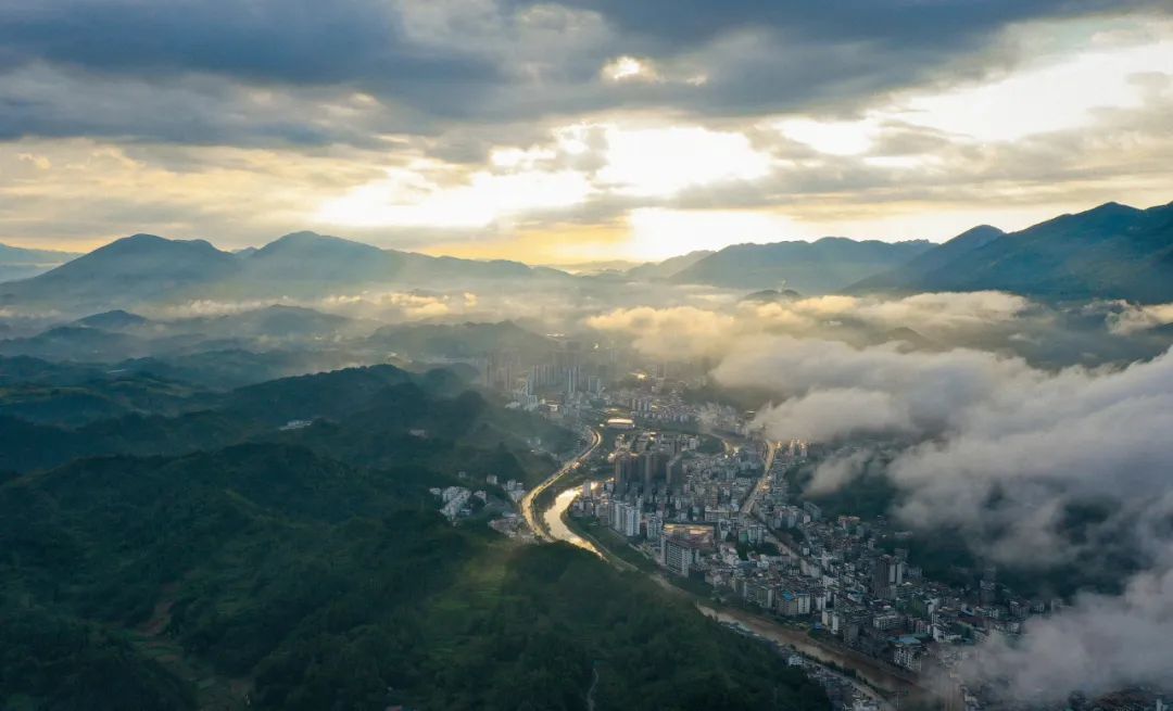 桑植县迎来清凉雨季 避暑旅游正当时
