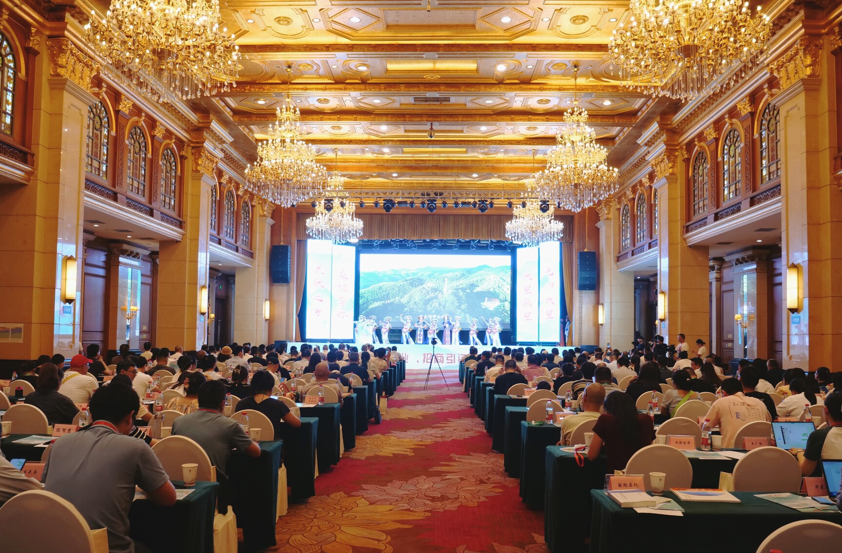 桑植搭台促“渝见”  这场推介会吸引近300家渝企对接文旅资源