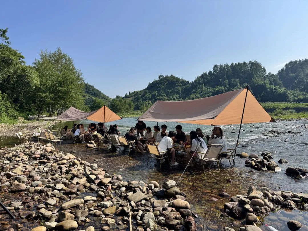 溯溪桨板话别离 山水见证情谊长——廖家村镇村民与湖南大学“三下乡”实践队温馨告别