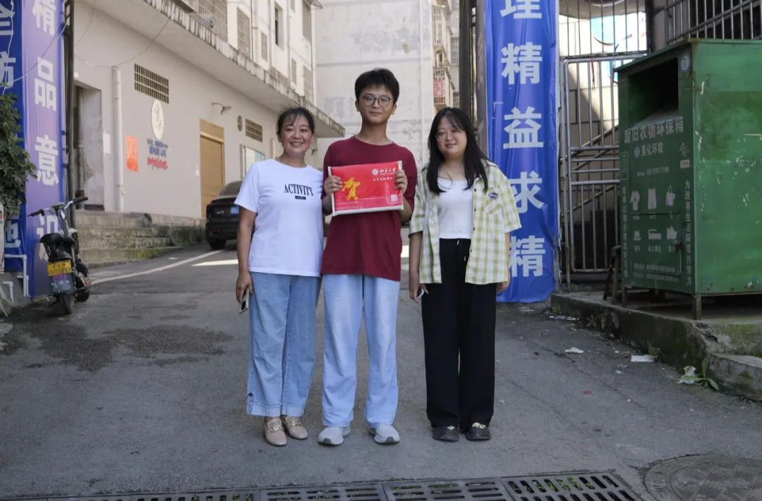 @桑植考生 你的高考錄取通知書正在派送中