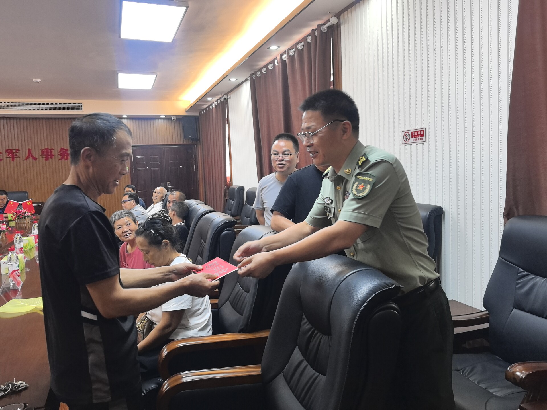 桑植县举行2025年“八一”座谈会 共叙军民鱼水情
