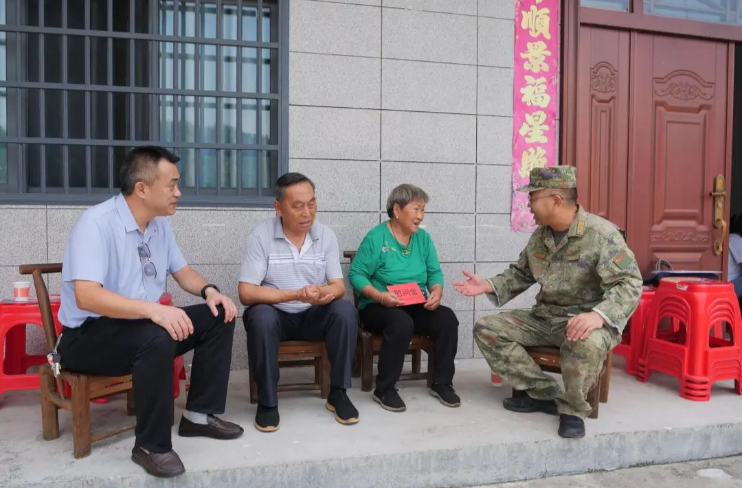 縣領(lǐng)導(dǎo)走訪慰問抗美援朝老兵、退役軍人、現(xiàn)役軍人家屬