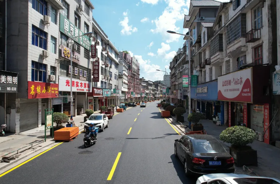 科賽大橋十字路口至一小天橋段提前通車(chē)