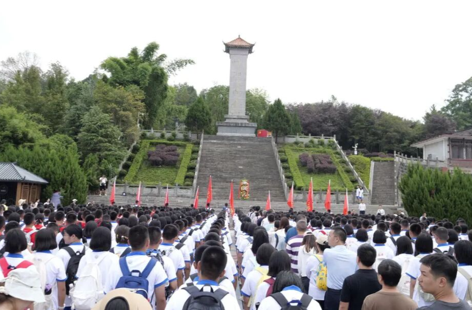 市民族中学师生来桑开展红色教育主题实践活动