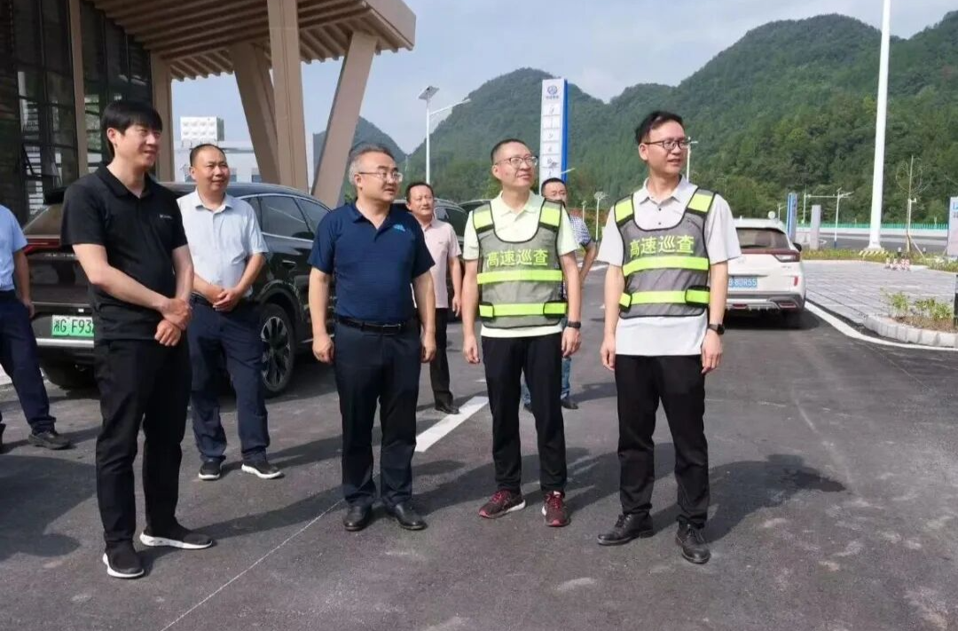 梁高武调研桑龙高速桑植服务区建设