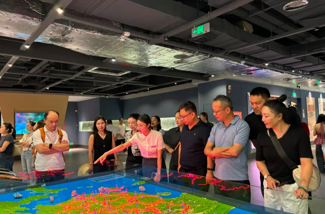桑植白茶考察团到西安市西北国际茶城考察