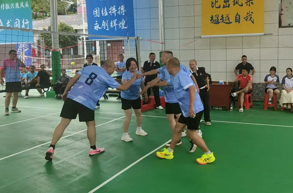 五戰(zhàn)全勝！利福塔鎮(zhèn)摘得八大公山鎮(zhèn)氣排球邀請賽冠軍