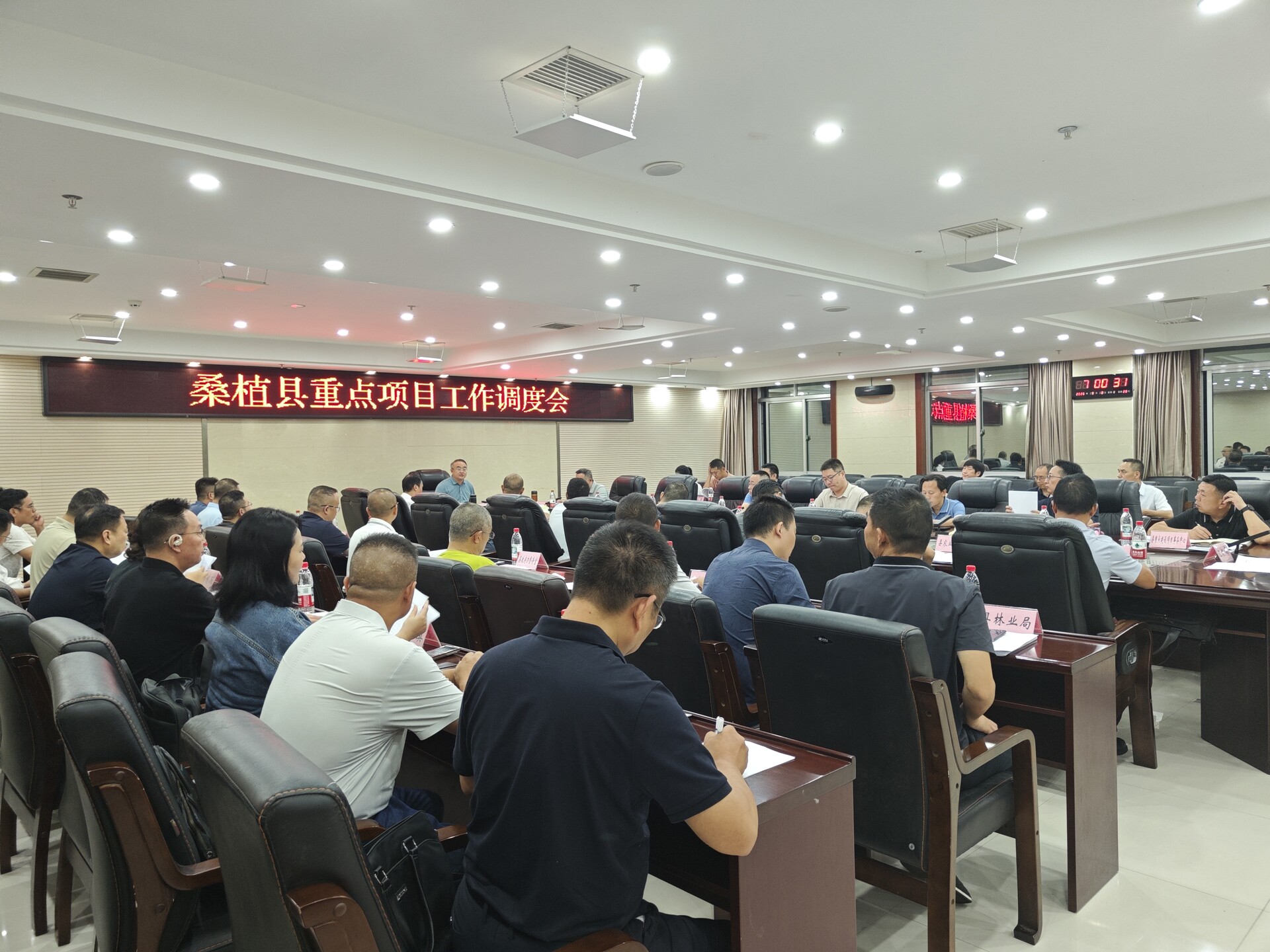 梁高武调度桑植县重点项目推进工作