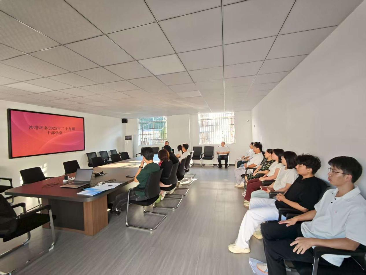 沙塔坪乡开展“铭记九一八 砥砺奋进路”爱国主义教育主题观影活动