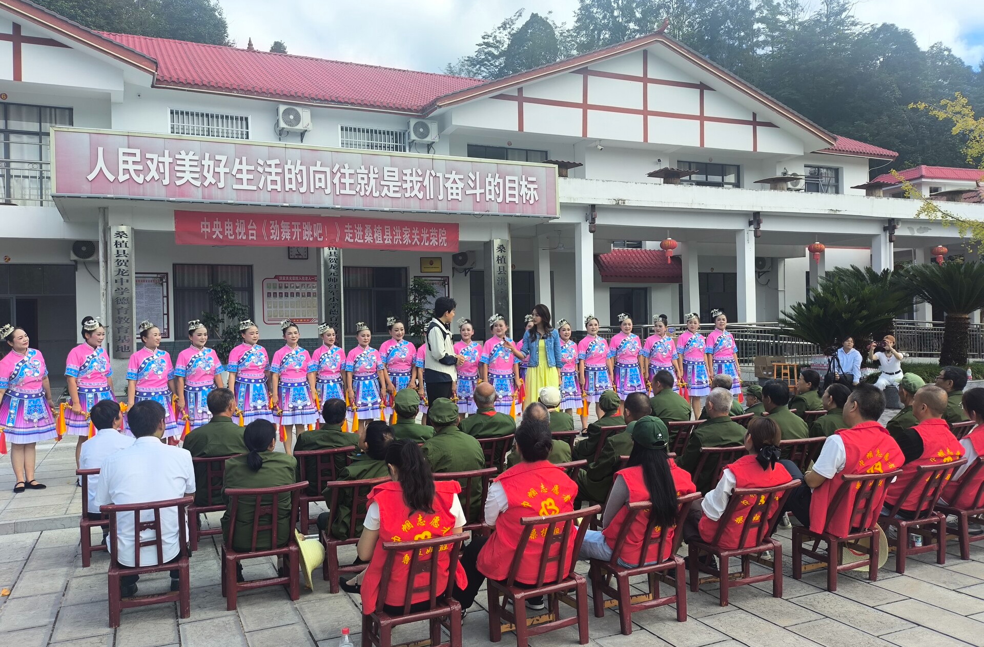 央视《劲舞开跳吧！》栏目组走进桑植洪家关光荣院：以文艺之姿，致敬革命功勋