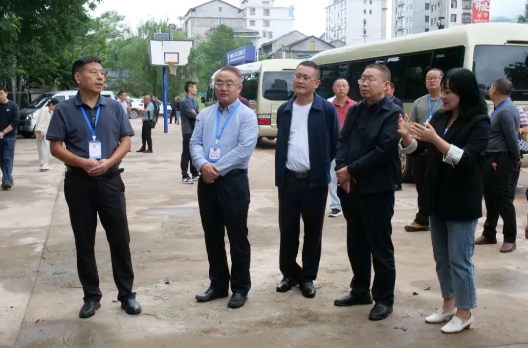 市、县人大代表第二代表小组开展视察活动及重点建议督办