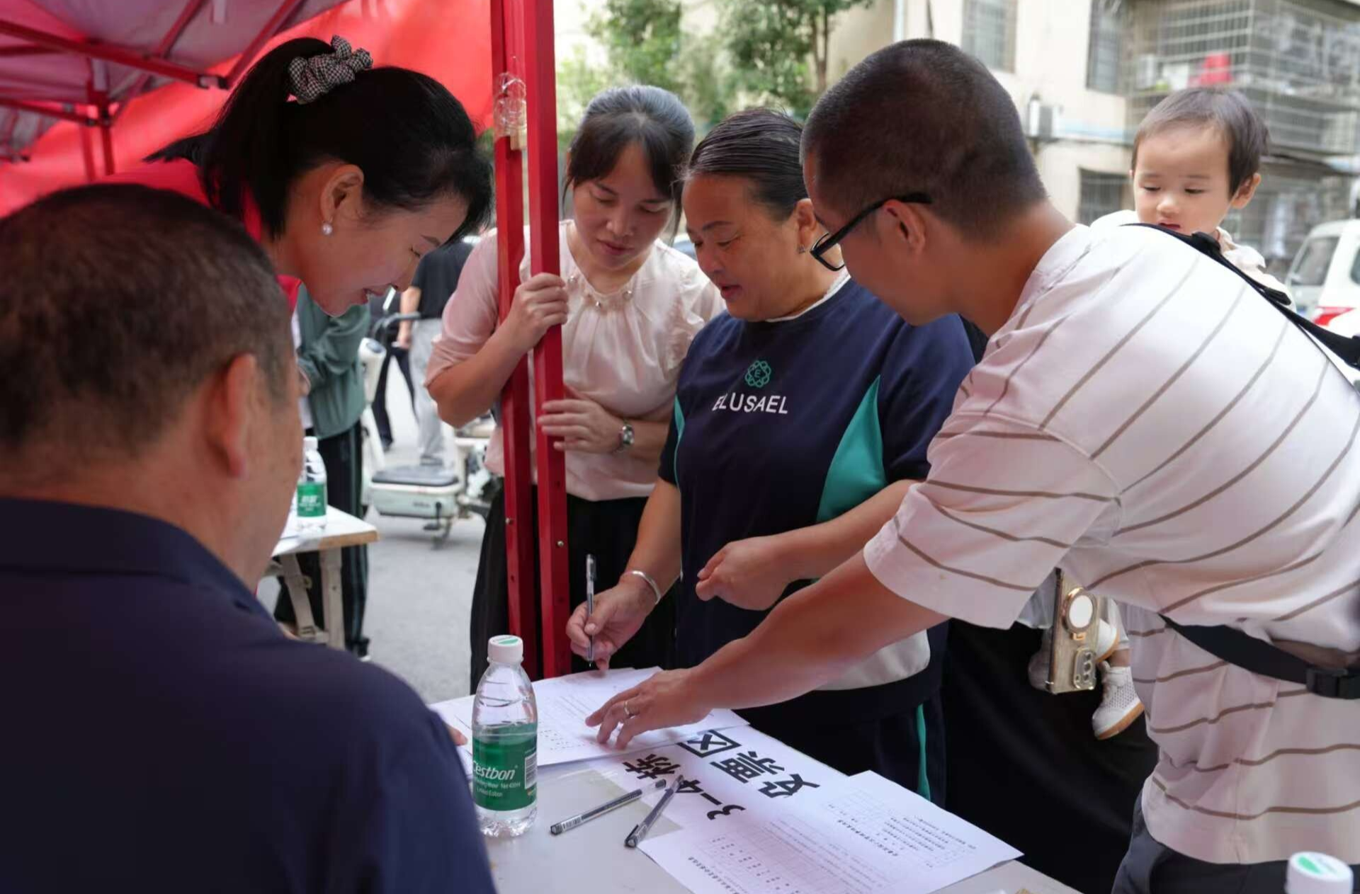 服务送到“家门口”  文明路社区金豪花园小区活动暖心惠民