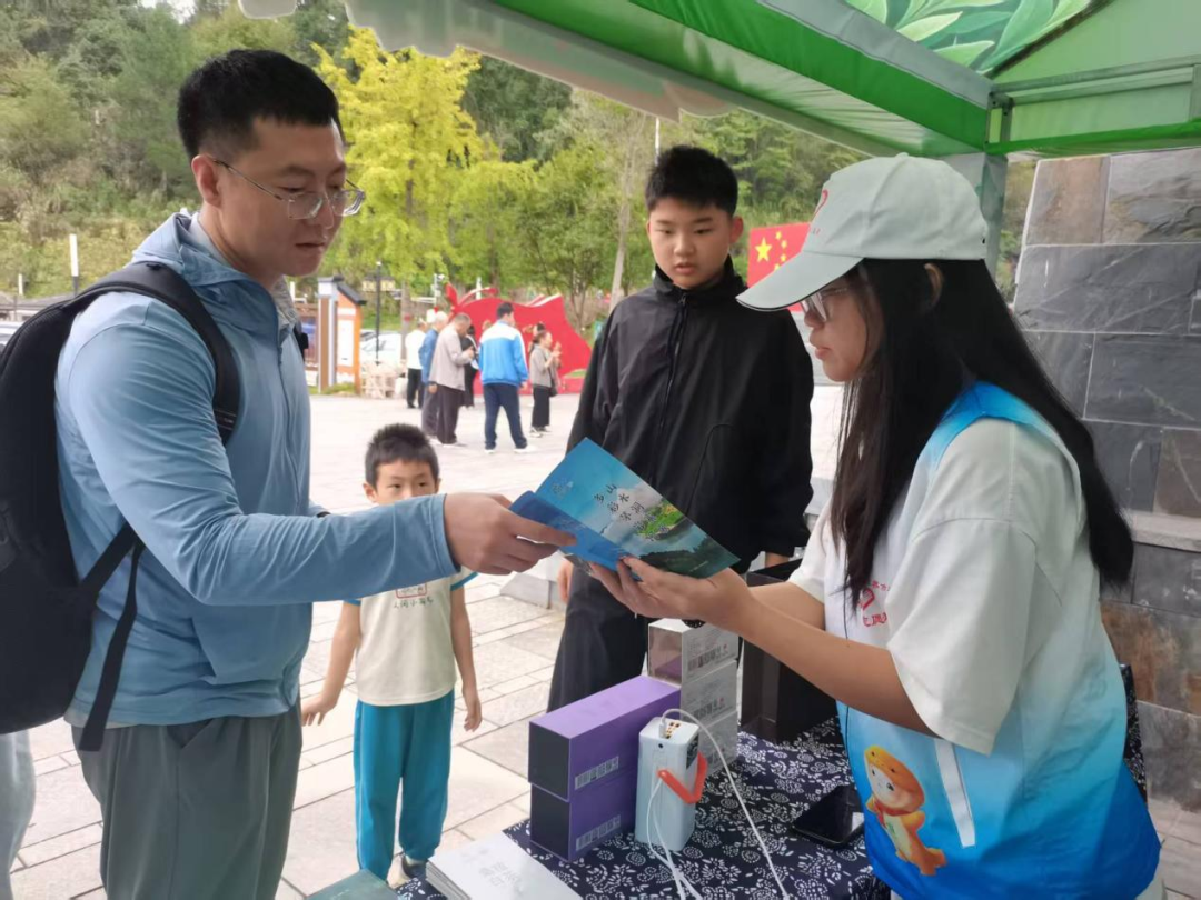 5个站点，N份温暖！桑植青年用志愿服务点亮旅客假日旅程
