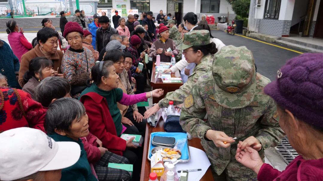 精准医疗到老区 联勤专家为基层健康“把脉开方”