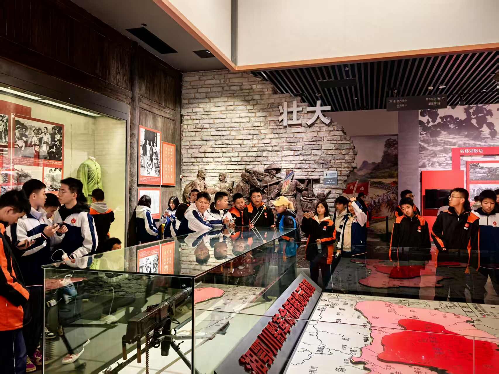 “我的长征·桑植出发”——岳阳六百余名师生红色研学之旅启程