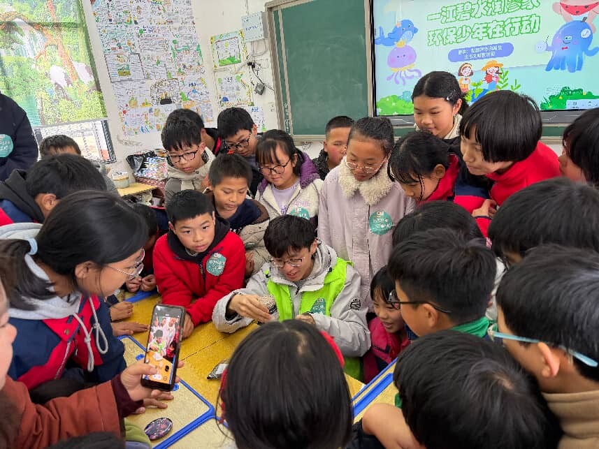 张家界市选调生宣讲团走进廖家村小学开展生态文明实践课