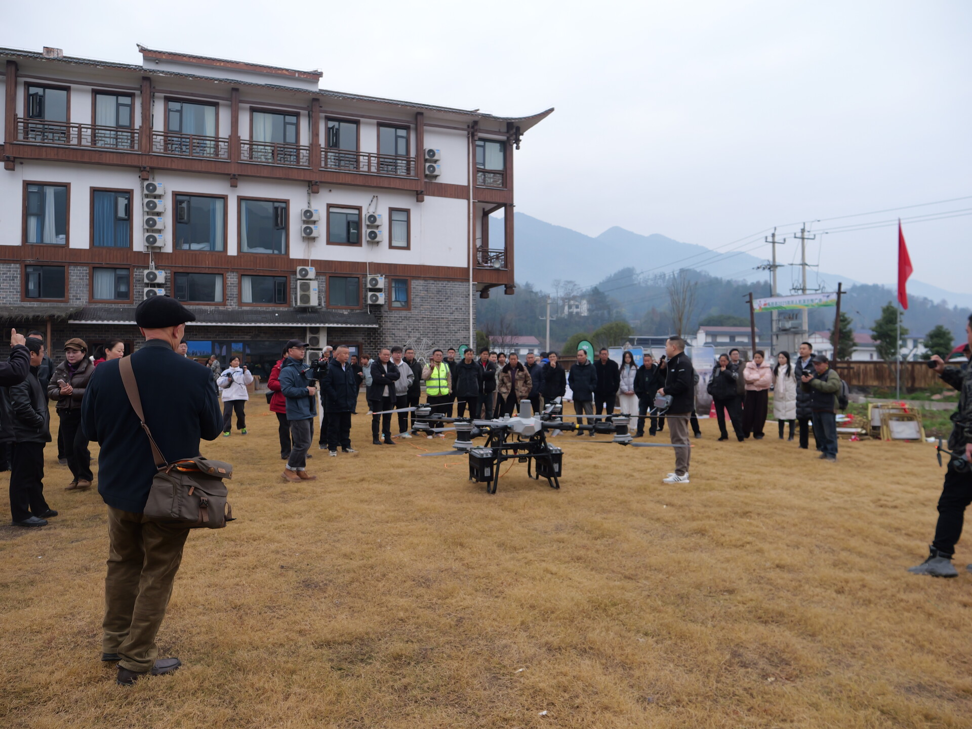 科技赋能农业现代化：桑植县举办2025年无人机演示推广会