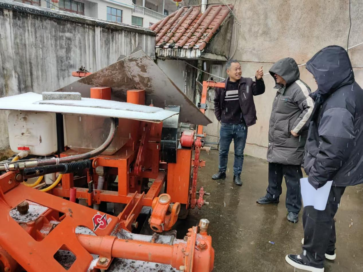 桑植县农机事务中心：全力筑牢低温雨雪冰冻天气农机安全防线