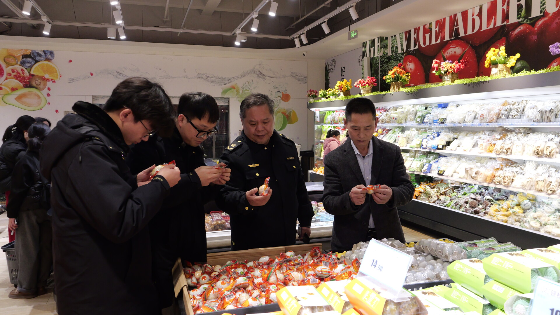 县市场监督管理局开展春节前食品安全专项检查