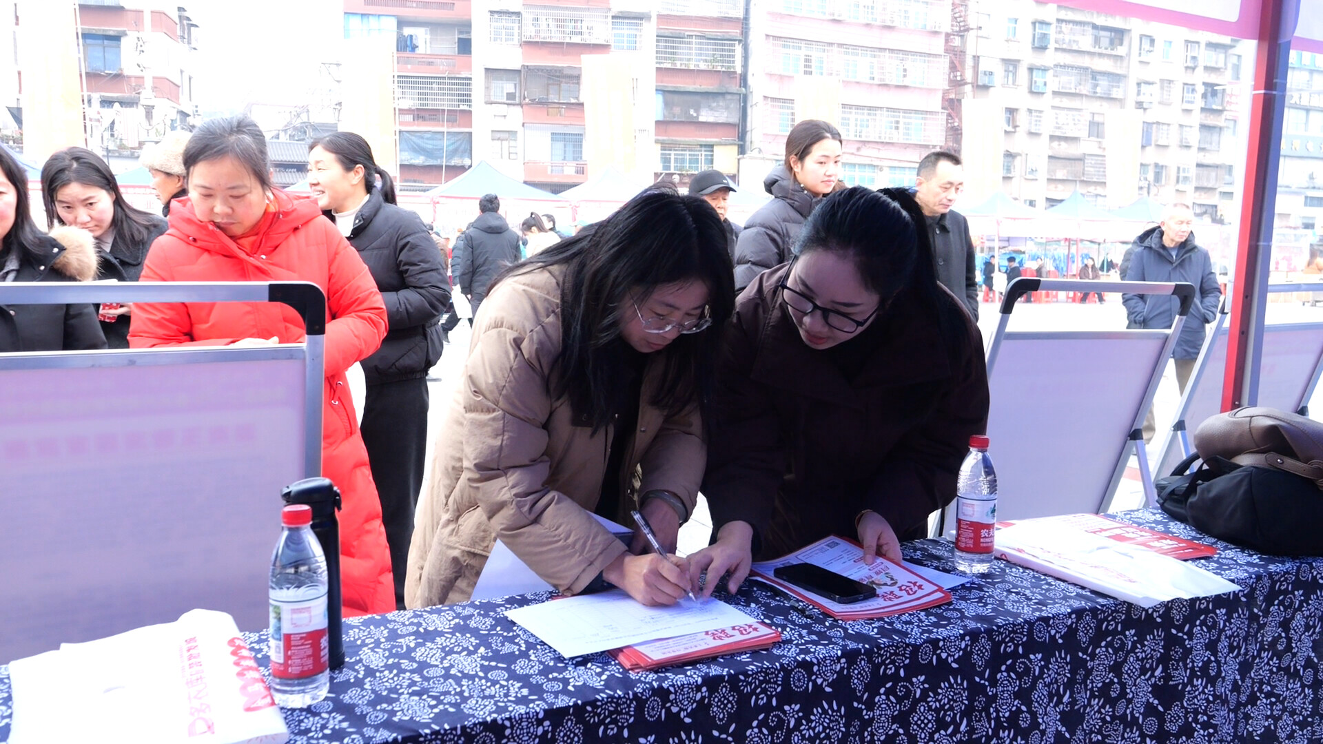 桑植县2026年“春风行动暨就业援助月”首场专场招聘会成功举办