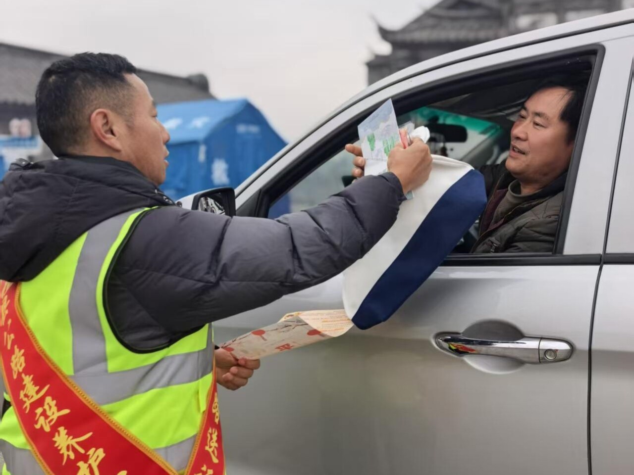 新春走基层 | 桑植县公路建设养护中心开展春运志愿服务活动