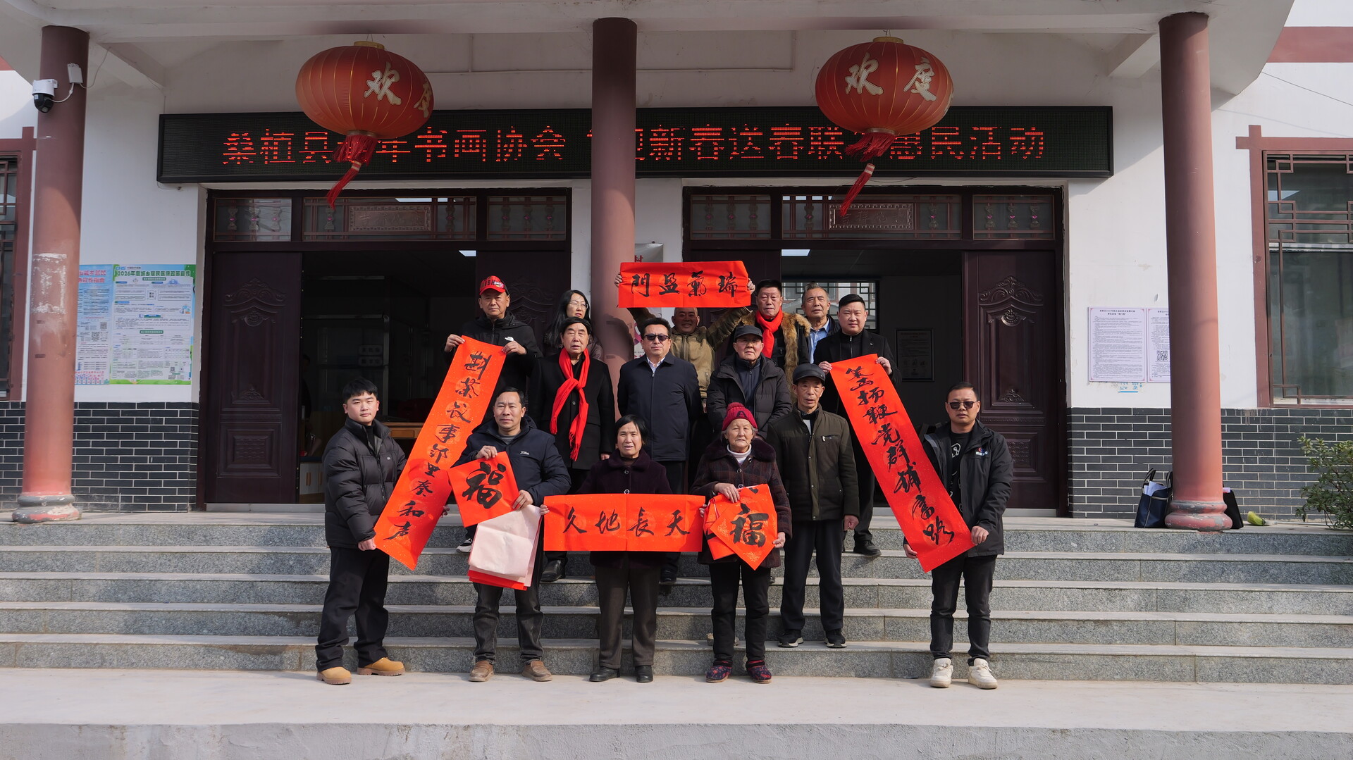 新春走基层丨桑植县老年书画协会开展“迎新春送春联”惠民活动