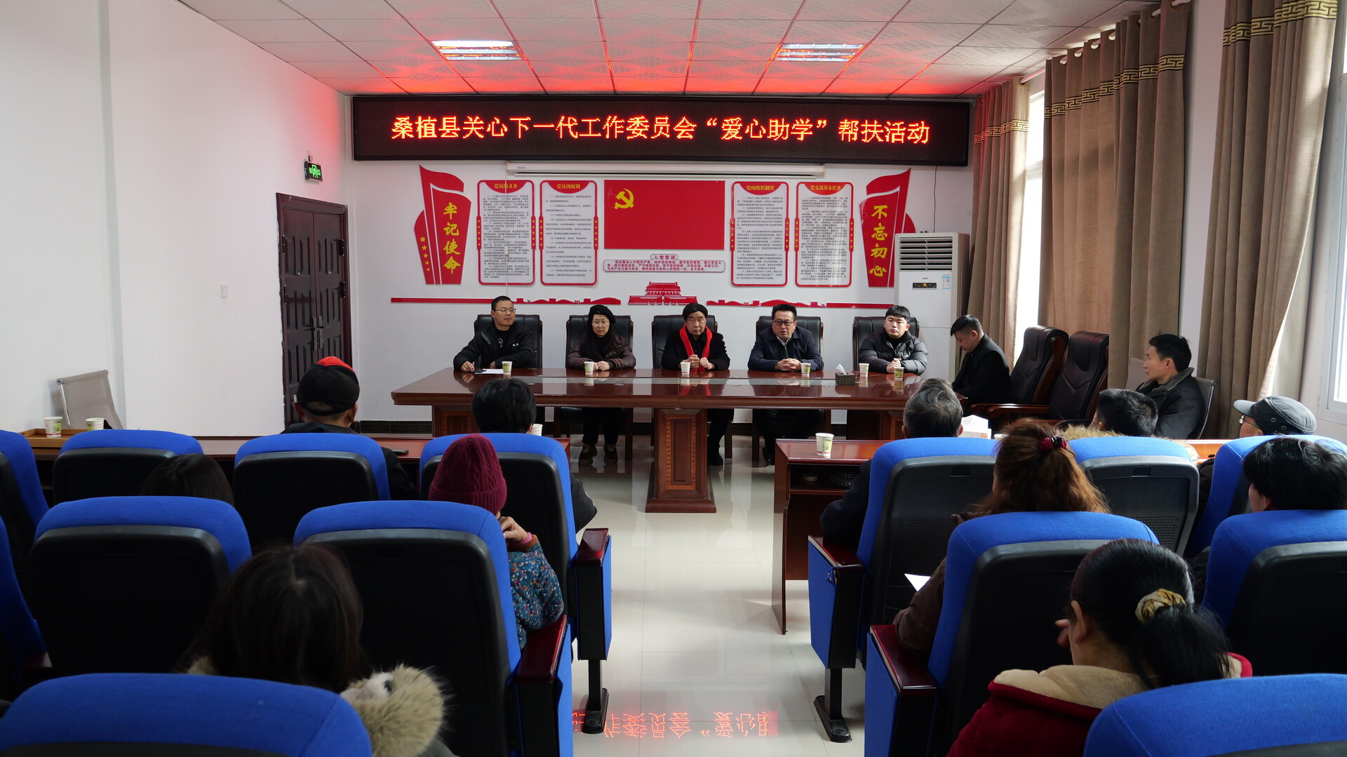 新春走基层丨“爱心助学”帮扶活动走进梯市村