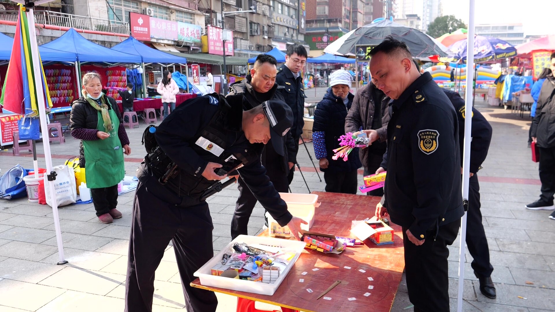 桑植县多部门联合开展烟花爆竹专项整治行动