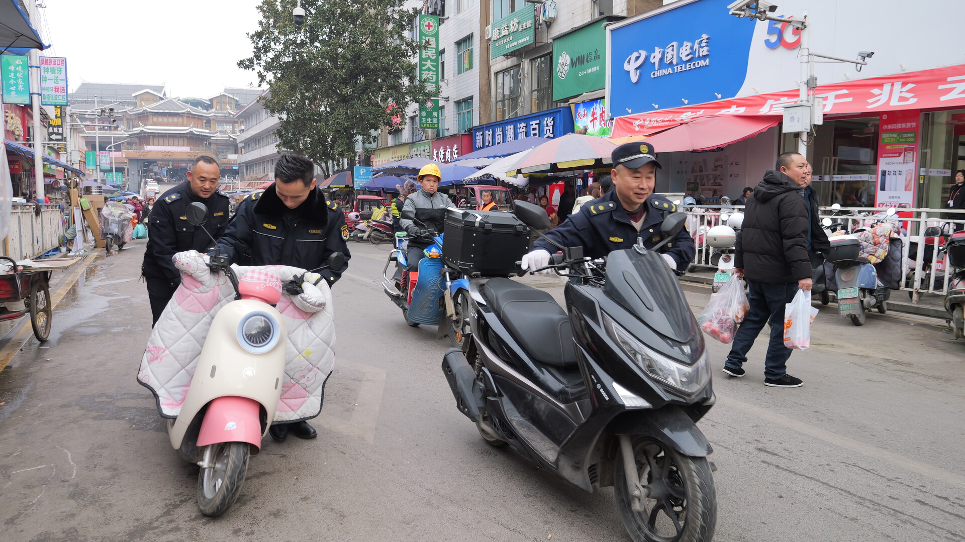 新春走基层丨桑植县开展市容交通联合整治 护航新春出行