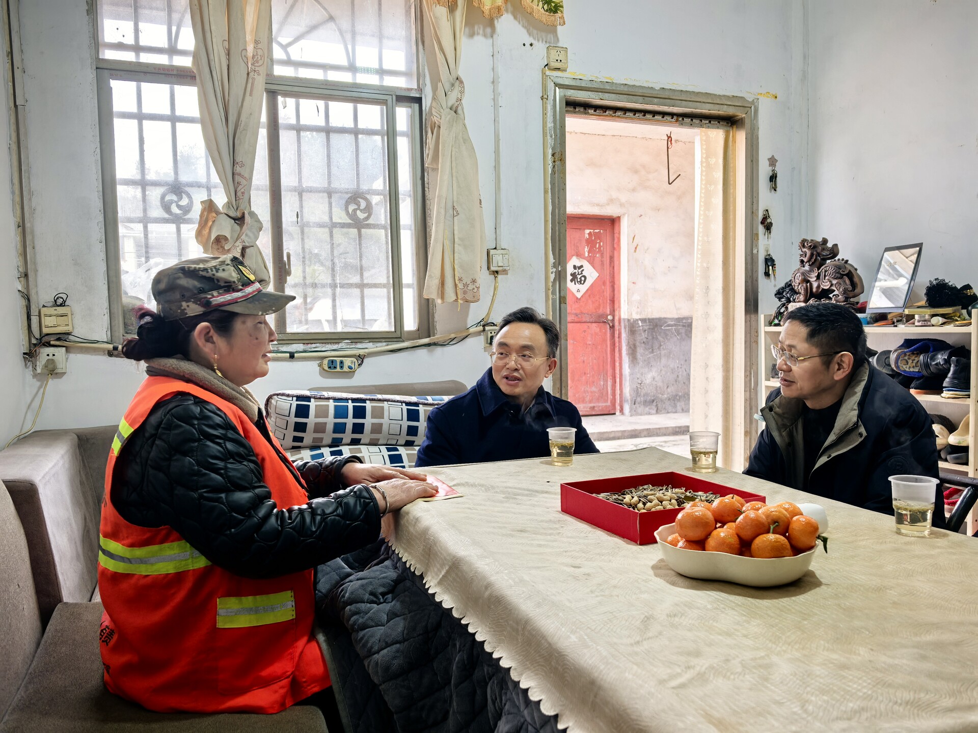 杨绍武春节前深入基层走访慰问