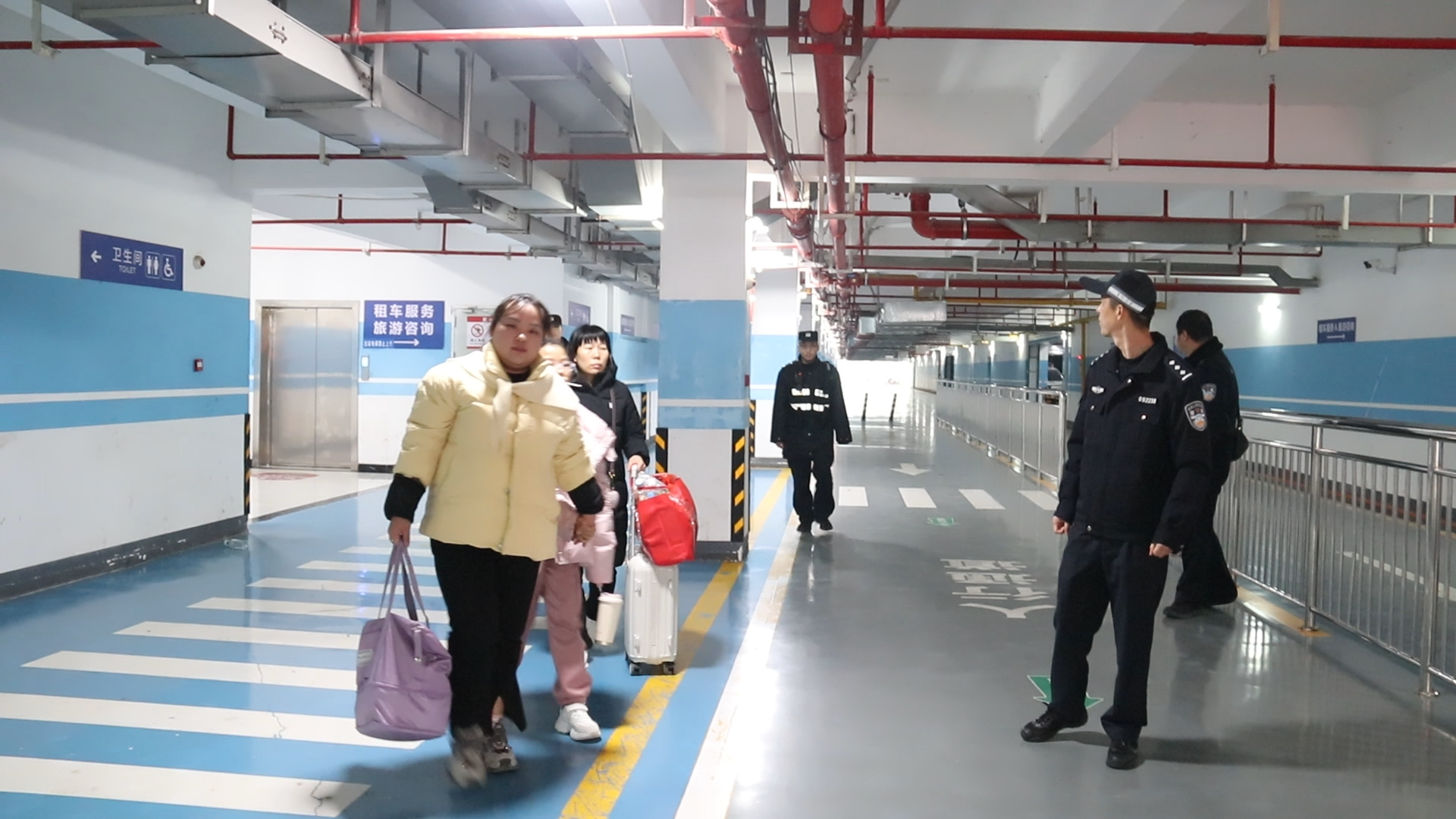 新春走基层丨桑植县交通运输局：高铁接驳温暖回乡“最后一公里”