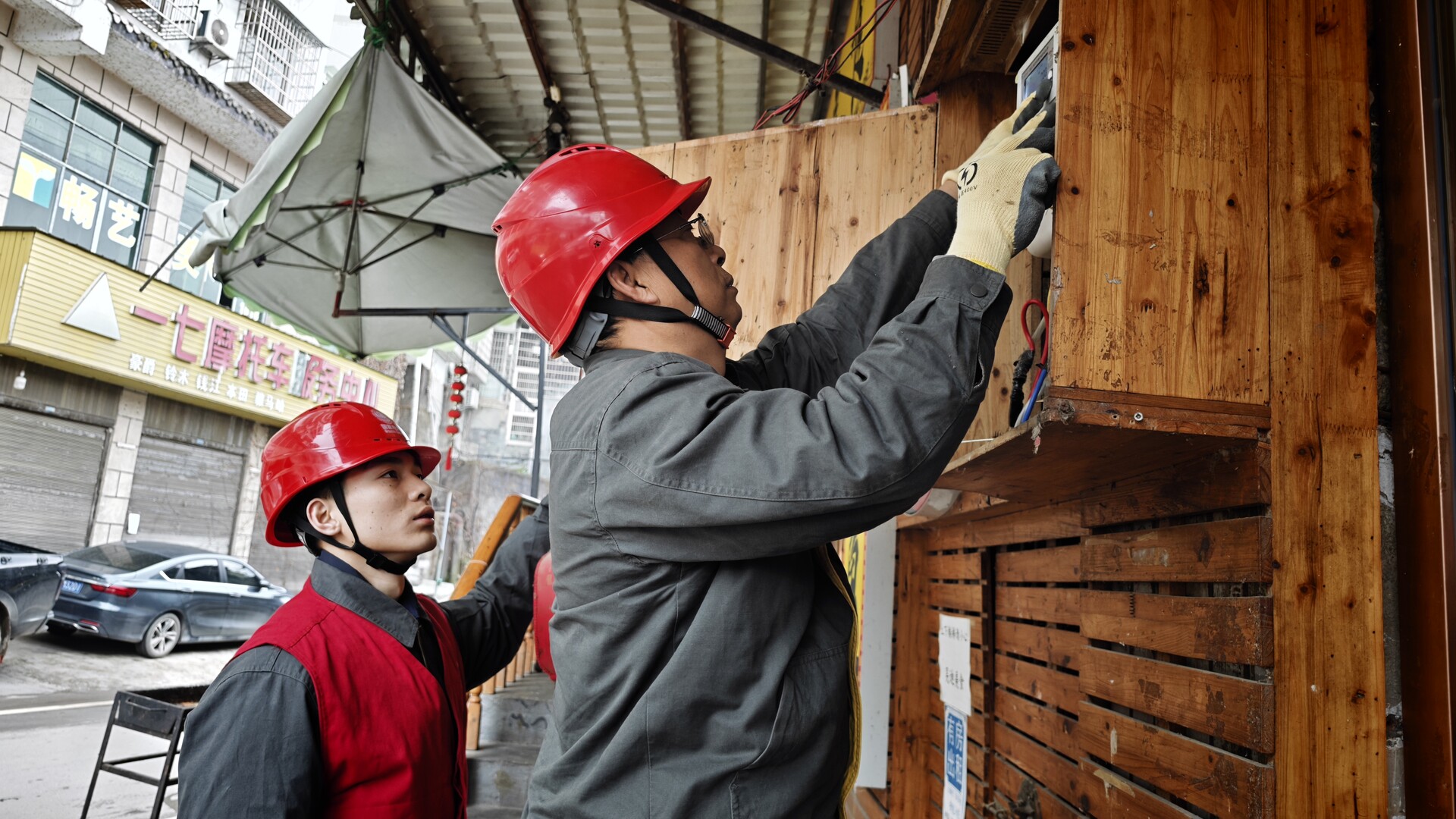 新春走基层丨国网桑植县供电公司：除夕坚守保供电 快速抢修暖民心