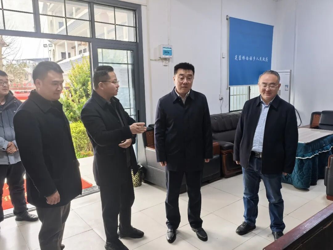 钟君赴桑植县农村基层走访慰问干部群众