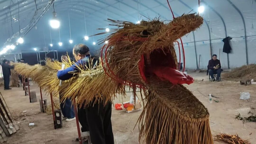 澧源镇朱家坪村：百年草龙祈丰年 匠心扎制迎元宵