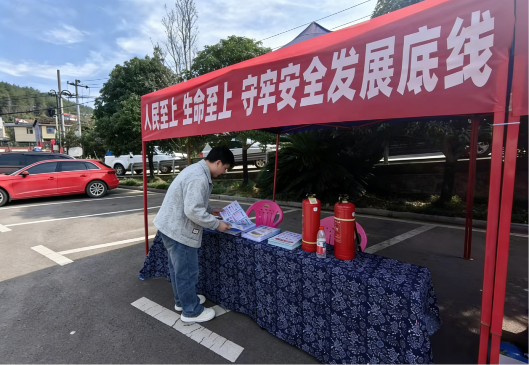 澧源镇巧借“幺姑赛”赛场 开展接地气综合宣传