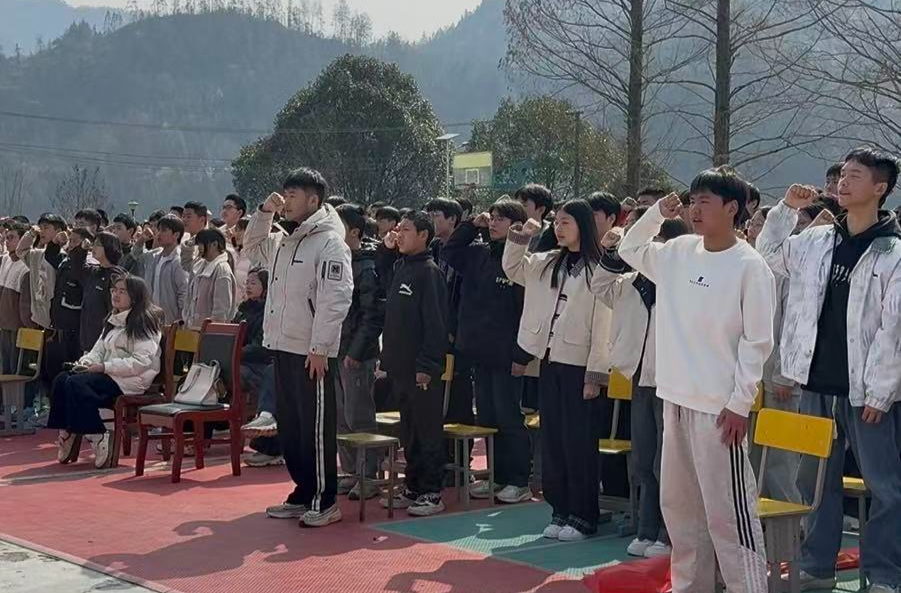 陈家河中学隆重举行2026年中考百日誓师会