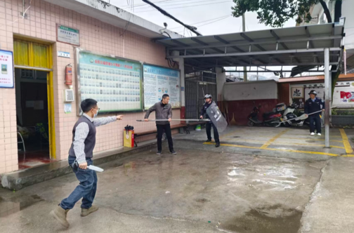 以练促防，守护平安——瑞塔铺小学开展反恐防暴实战演练