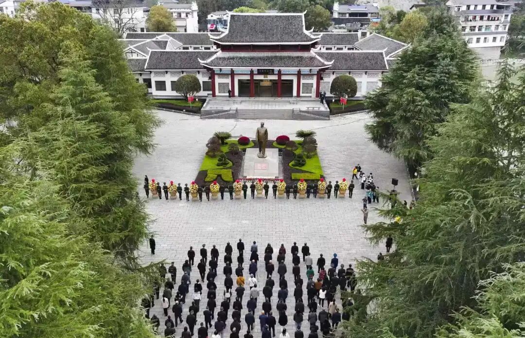 贺龙同志生平业绩和革命精神研究学术研讨会在桑植县召开