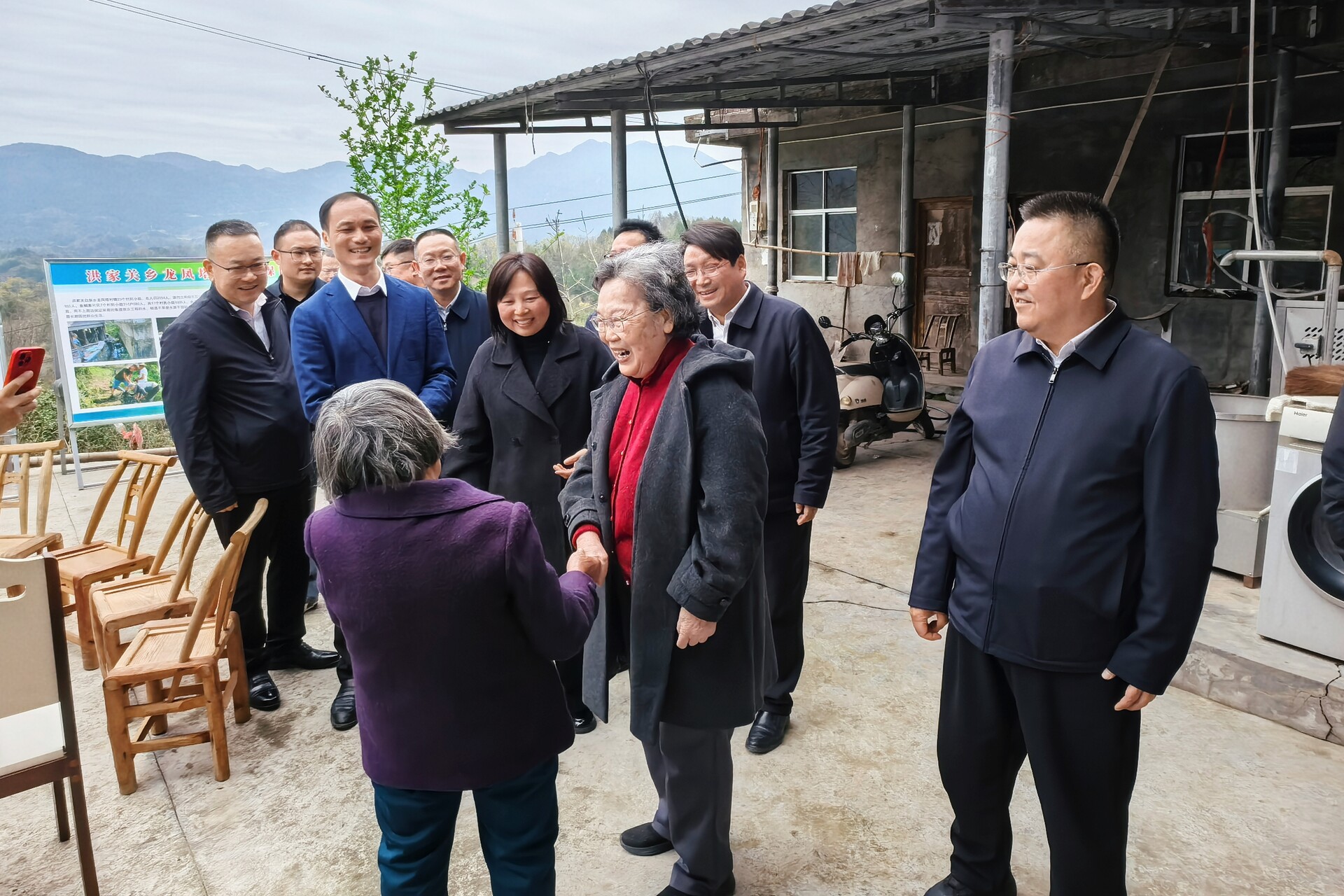 贺邦靖回乡察看民生实事 寄语桑植更好发展