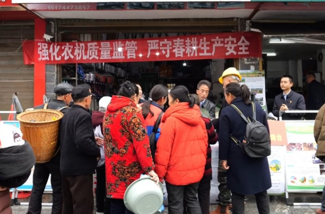 市县联动农机“赶大集” 便民服务“送安心”