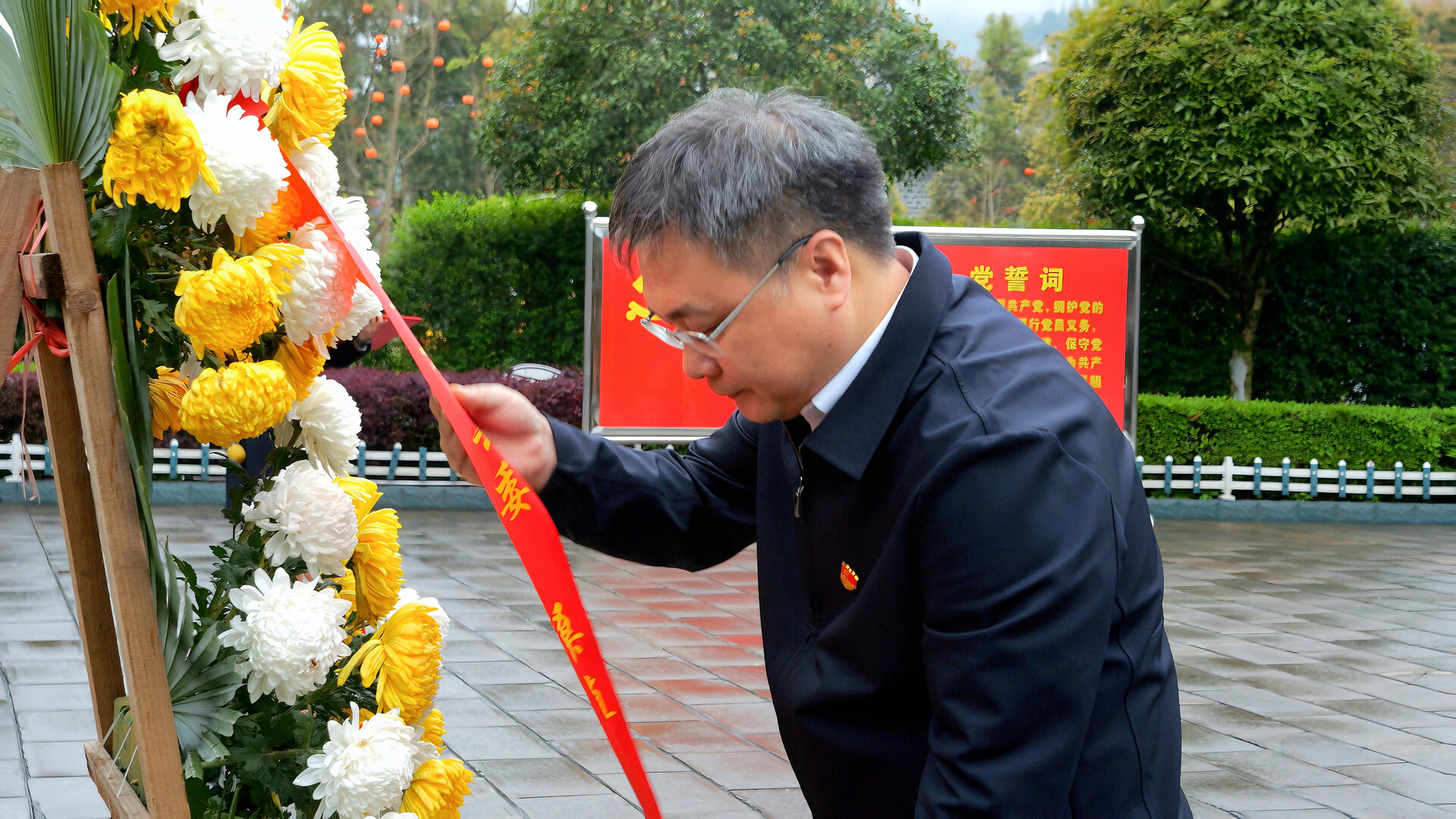 桑植县举行“追寻·2026·清明祭英烈”活动