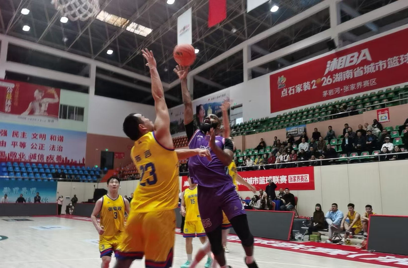 桑植县篮球擂台挑战赛打响 深圳沣灏科技队攻擂成功