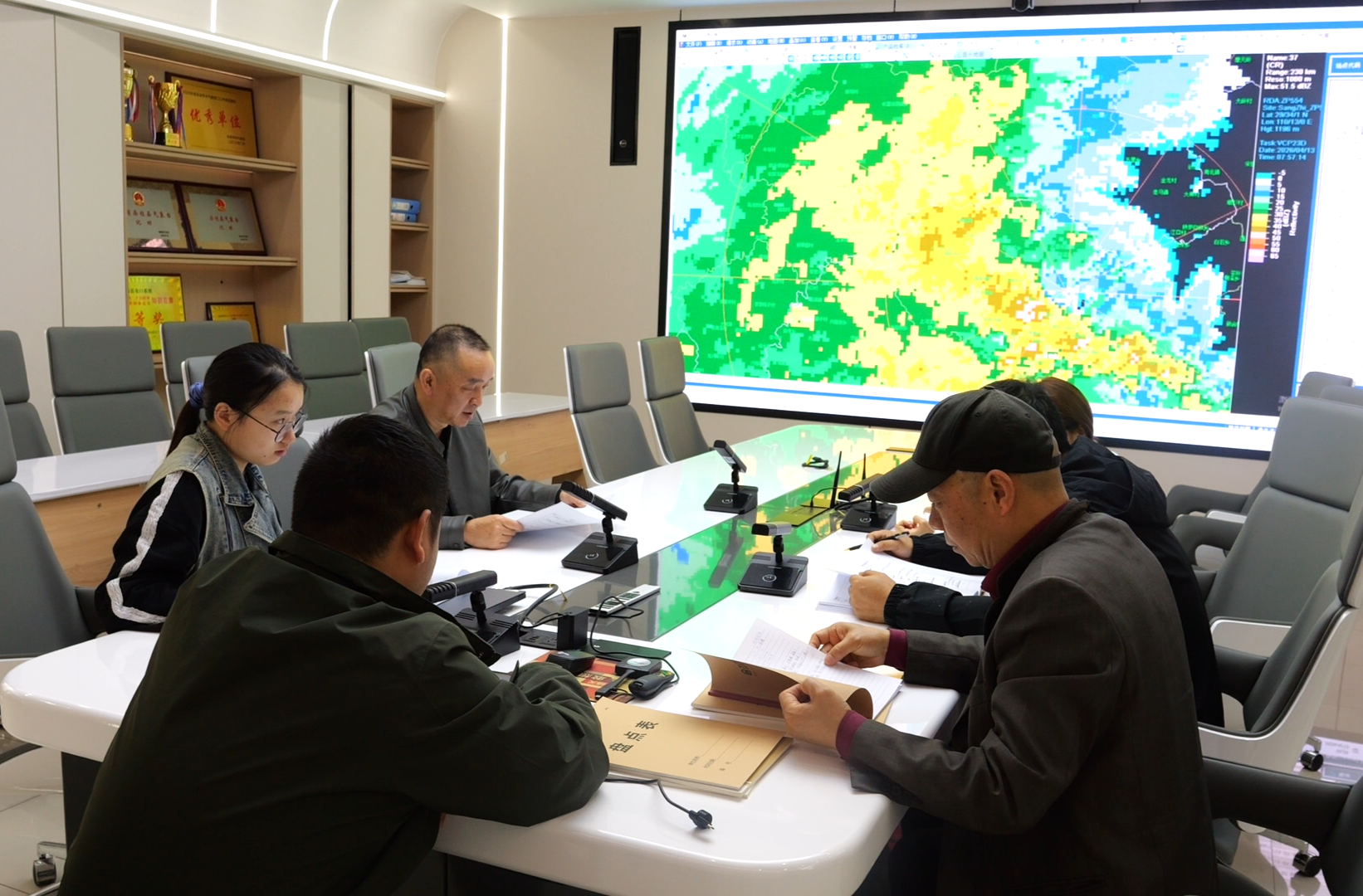 县气象局：24小时扫描雨情 筑牢防汛安全墙