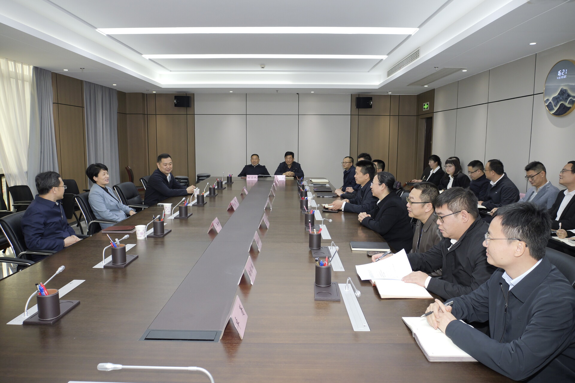 黄瑛张冲走访县委、县人大常委会等部门