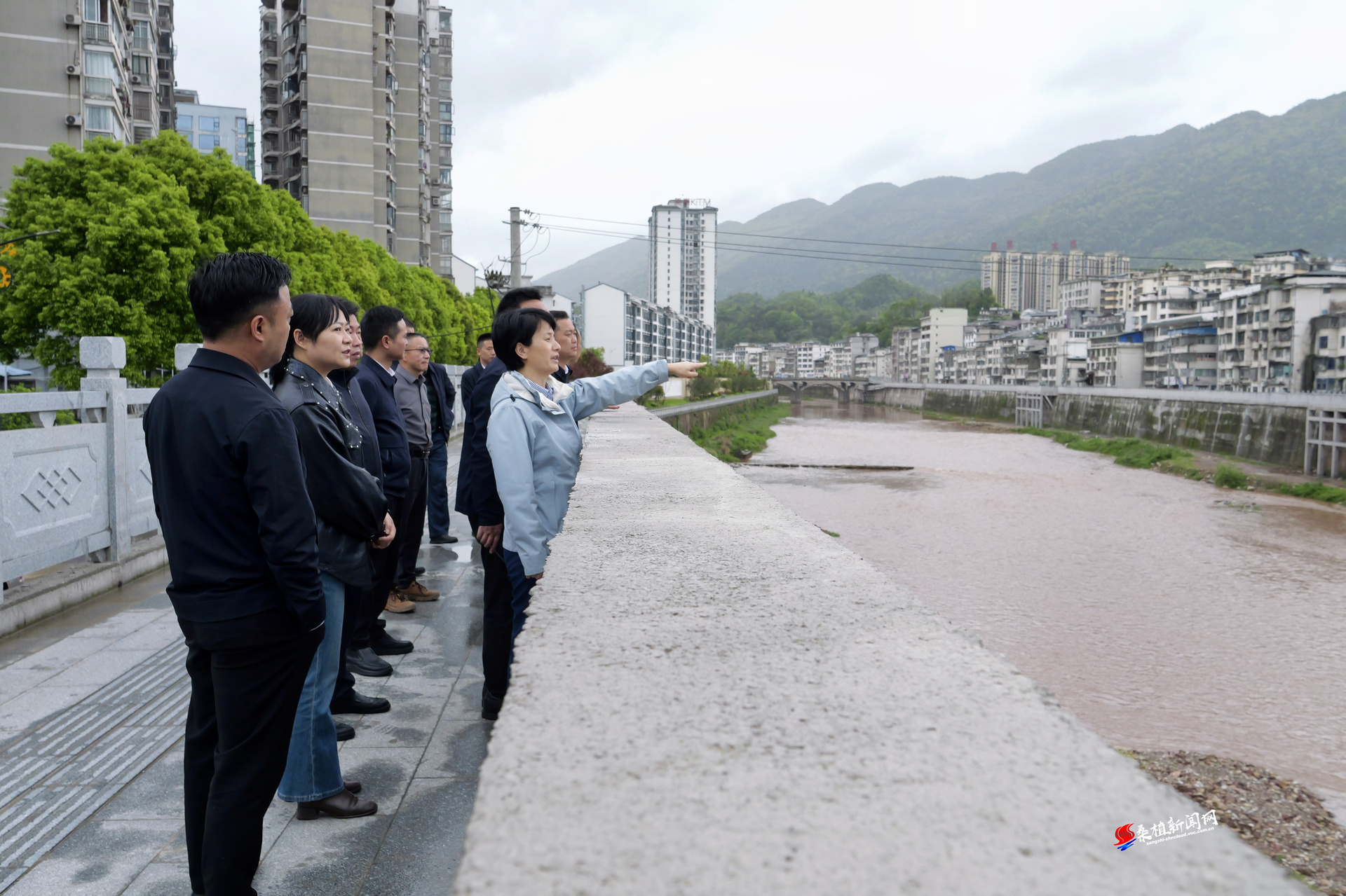 黄瑛带队调研城市防洪及郁水河治理工作