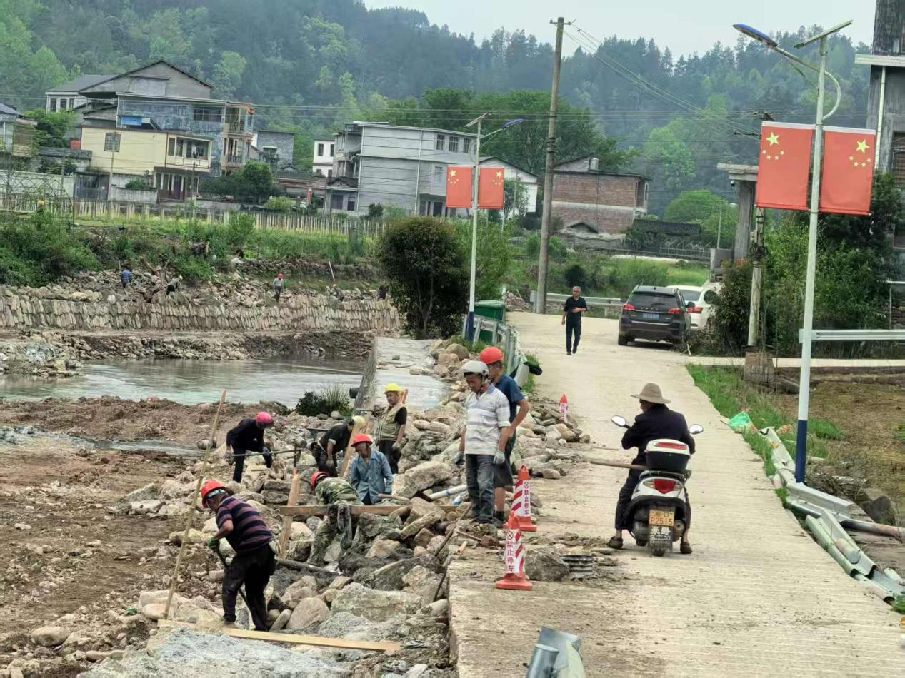 廖家村镇莫家塔村：“以工代赈”助力困难群众家门口就业
