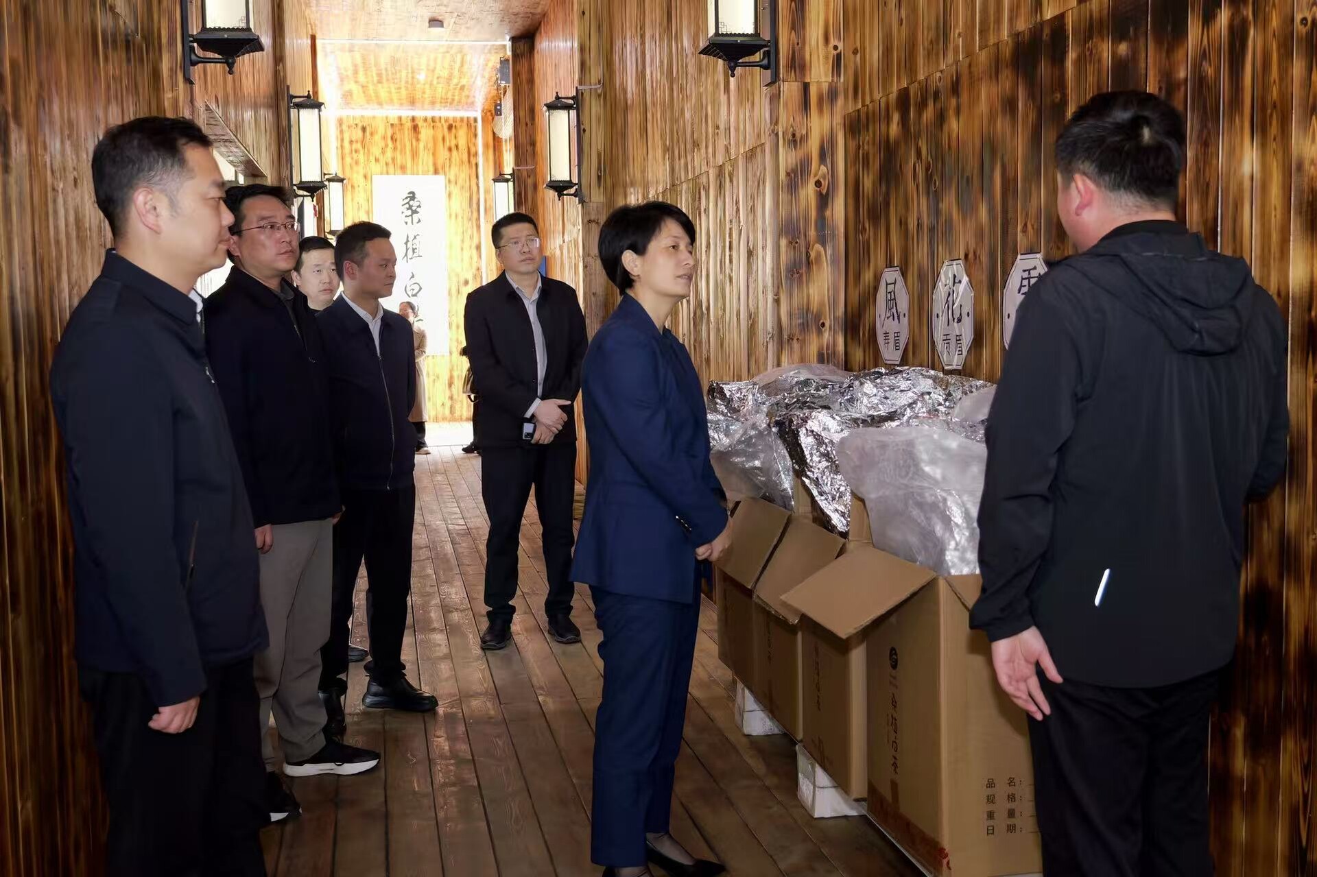 黄瑛调研走访我县重点企业