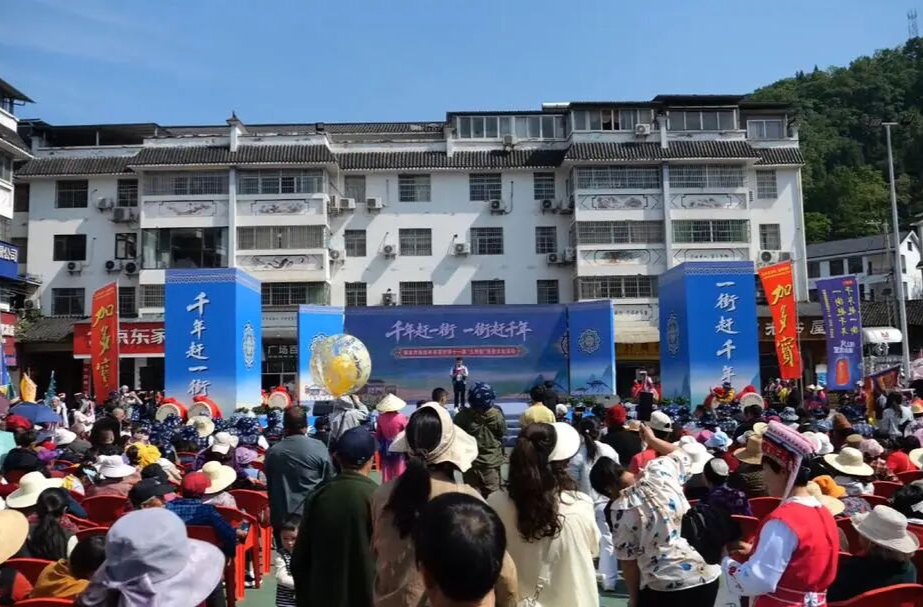 芙蓉桥白族乡：欢度“三月街” 共叙民族情